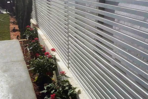 גדר-אלומיניום