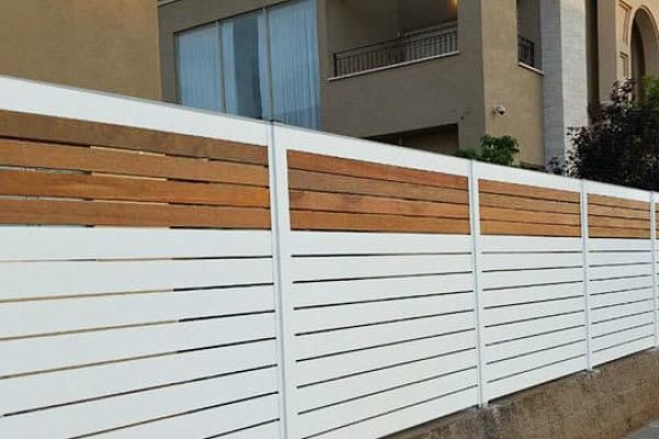 גדר-אלומיניום-עם-נגיעות-של-עץ